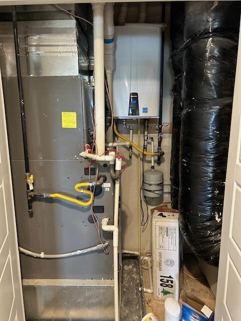 15172 S Henry Ln, Ashland, MO 65010 - utilities featuring tankless water heater and heating unit