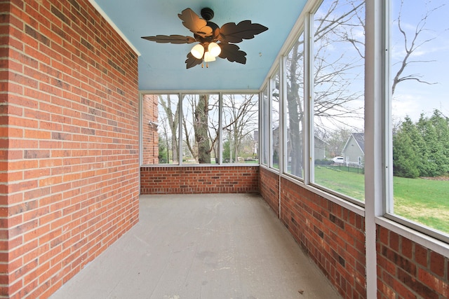 404 S Greenwood Ave, Columbia, MO 65203 - unfurnished sunroom featuring a ceiling fan