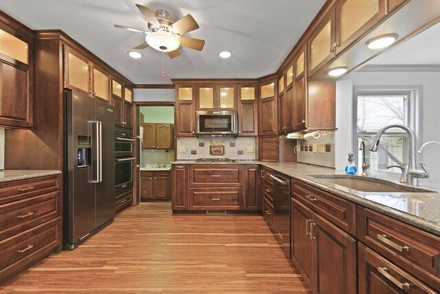 404 S Greenwood Ave, Columbia, MO 65203 - kitchen featuring appliances with stainless steel finishes, a sink, light wood-style floors, backsplash, and recessed lighting
