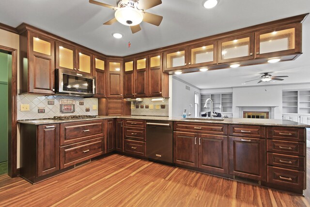 404 S Greenwood Ave, Columbia, MO 65203 - kitchen with stainless steel appliances, a ceiling fan, a sink, a peninsula, and wood finished floors