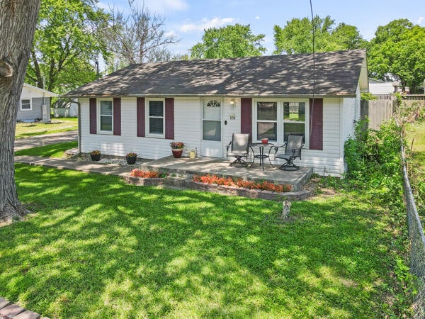 105 W Johnson Ave, Ashland, MO 65010 - view of front of property