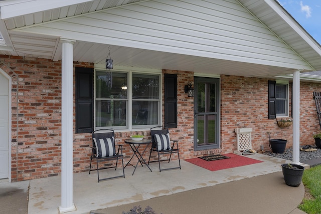 109 N Linnwood Dr, Linn, MO 65051 - view of covered porch