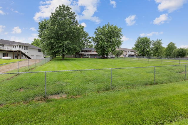 109 N Linnwood Dr, Linn, MO 65051 - fenced backyard featuring driveway and a rural view