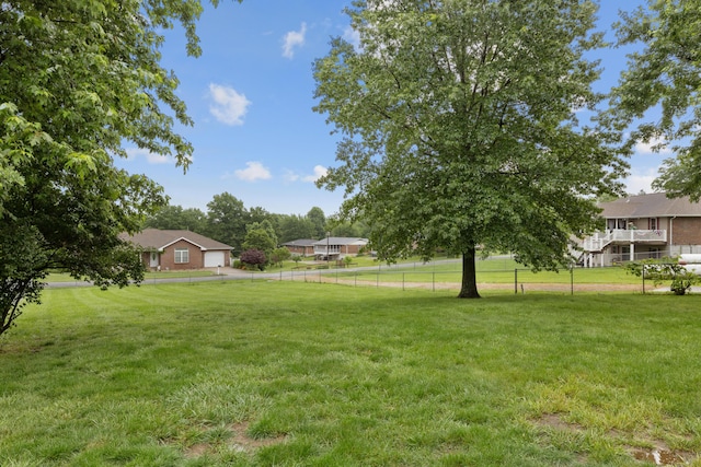 109 N Linnwood Dr, Linn, MO 65051 - view of yard featuring a garage