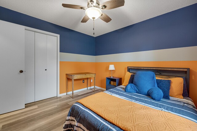 109 N Linnwood Dr, Linn, MO 65051 - bedroom featuring wood finished floors, baseboards, a closet, and a ceiling fan