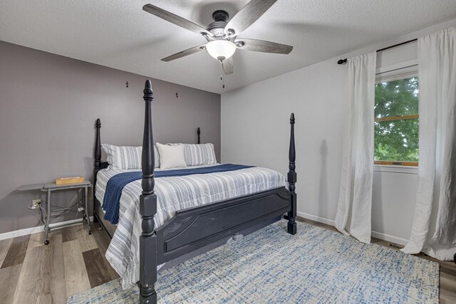 109 N Linnwood Dr, Linn, MO 65051 - bedroom featuring wood finished floors, baseboards, a textured ceiling, and ceiling fan