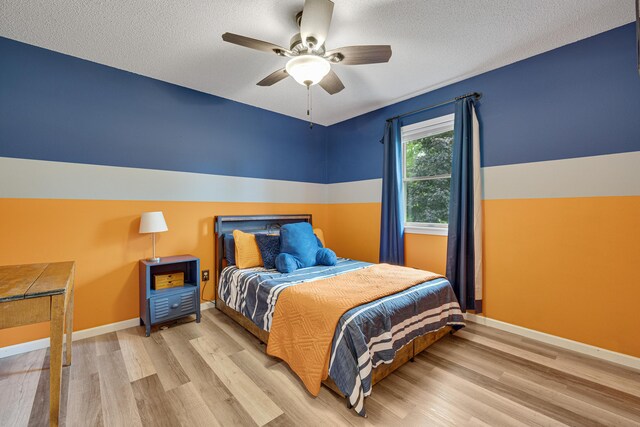 109 N Linnwood Dr, Linn, MO 65051 - bedroom featuring wood finished floors, baseboards, a ceiling fan, and a textured ceiling