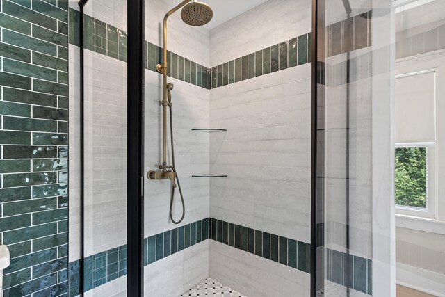 303 S Glenwood Ave, Columbia, MO 65203 - full bath with a stall shower