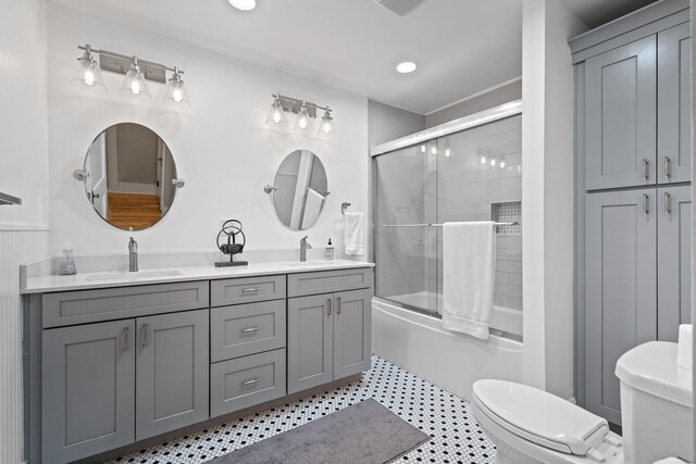 303 S Glenwood Ave, Columbia, MO 65203 - full bath featuring double vanity, enclosed tub / shower combo, and recessed lighting