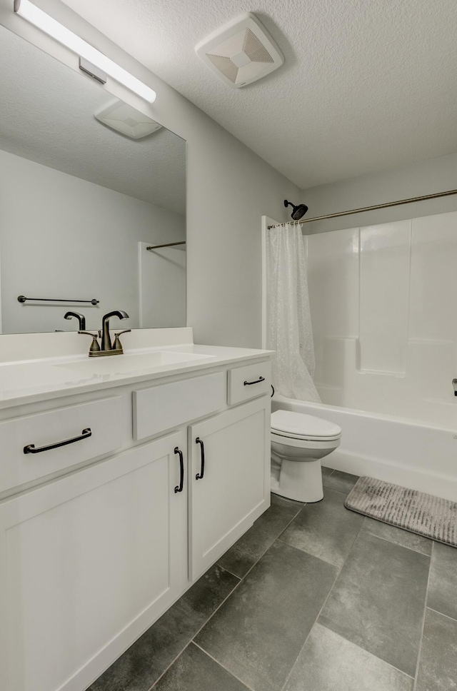 214 Hellwig Ln, Columbia, MO 65203 - bathroom featuring vanity, shower / tub combo, toilet, and a textured ceiling