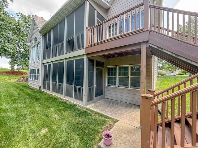 2409 Wild Oak Ct, Columbia, MO 65201 - rear view of house with a yard