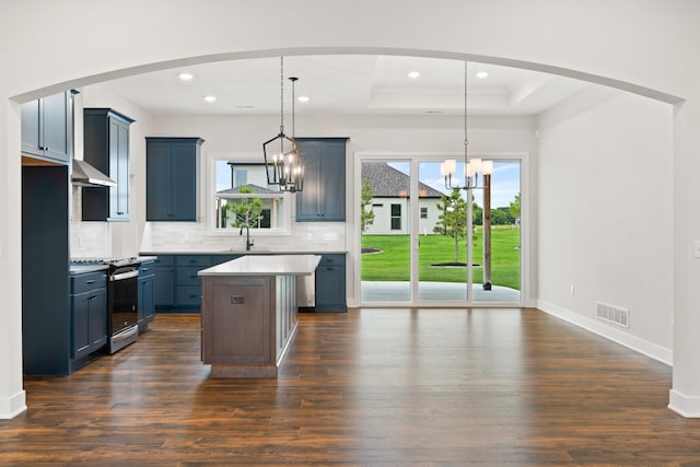 6505 Cromford Ln, Columbia, MO 65201 - kitchen with stainless steel range with gas cooktop, a chandelier, a sink, decorative backsplash, and recessed lighting