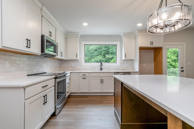 4000 S Felicity Ln, Columbia, MO 65203 - kitchen with appliances with stainless steel finishes, a sink, light wood-type flooring, healthy amount of natural light, and recessed lighting