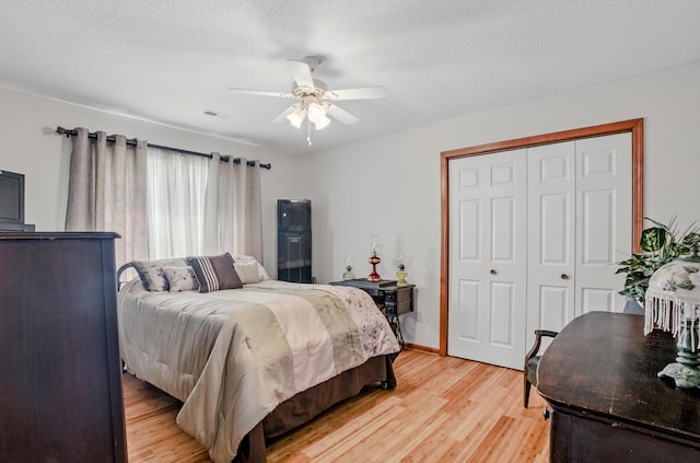 1402 Jean Rae Dr, Columbia, MO 65203 - bedroom with a closet, light wood-style floors, a ceiling fan, baseboards, and a textured ceiling