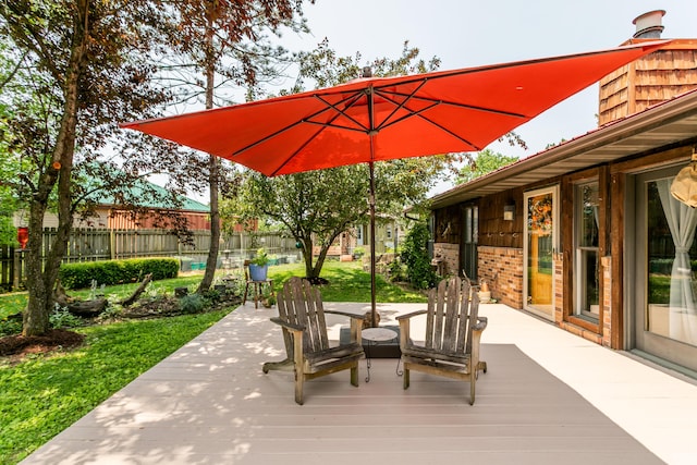 7901 N Chesley Dr, Columbia, MO 65202 - view of patio with a deck