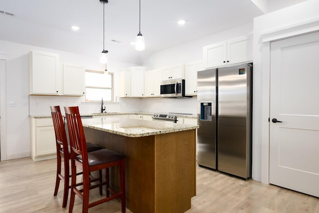 16110 Blue Heron Dr, Ashland, MO 65010 - kitchen featuring appliances with stainless steel finishes, light wood-style flooring, a sink, a kitchen island, and lofted ceiling