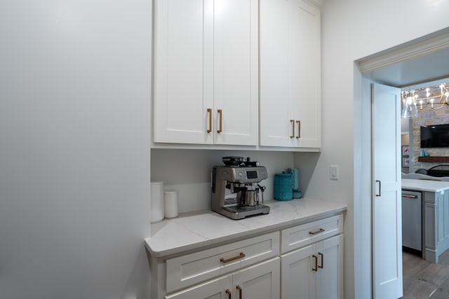7501 Kirby Knowle Ct, Columbia, MO 65203 - bar area featuring wood finished floors, dishwasher, and a chandelier