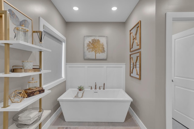 7501 Kirby Knowle Ct, Columbia, MO 65203 - full bath featuring a soaking tub, wainscoting, a decorative wall, and tile patterned flooring