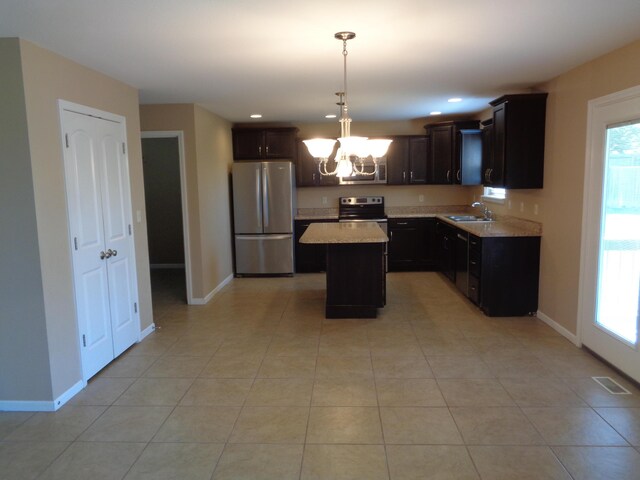 712 Anaconda Ct, Columbia, MO 65202 - kitchen with stainless steel appliances, a chandelier, a sink, a kitchen island, and light tile patterned flooring