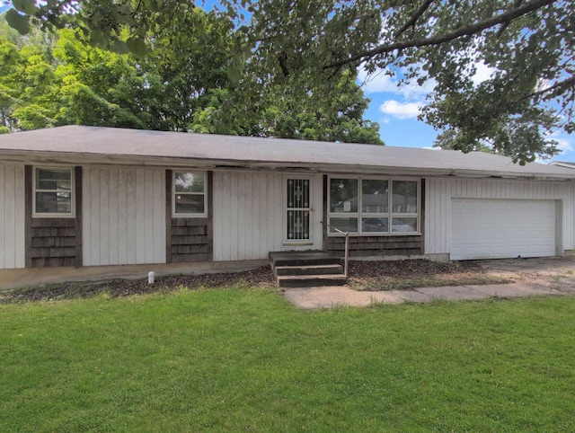 28 E Rosehill St, Marshall, MO 65340 - view of front of property featuring a garage, a front yard, and driveway