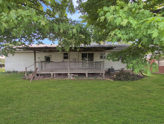 28 E Rosehill St, Marshall, MO 65340 - back of property with a yard and cooling unit