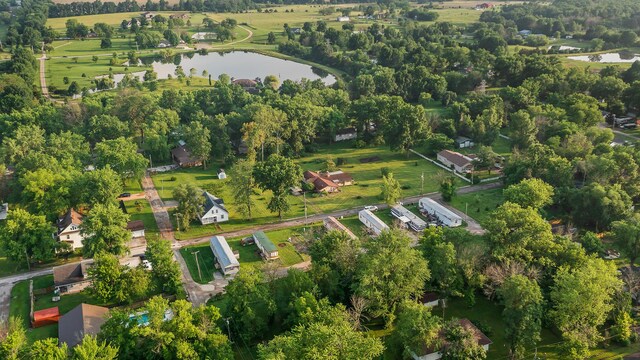 304 W Maple St, Auxvasse, MO 65231 - aerial view of property and surrounding area with a large body of water