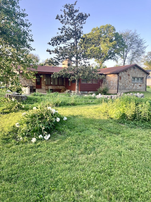 304 W Maple St, Auxvasse, MO 65231 - view of grassy yard