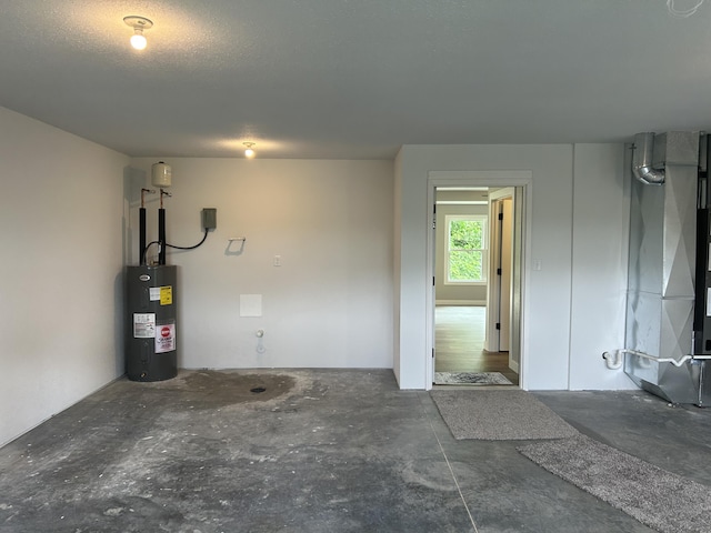 915 Colorado St, Jefferson City, MO 65109 - garage with water heater