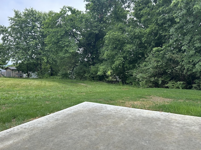 915 Colorado St, Jefferson City, MO 65109 - view of yard with a patio