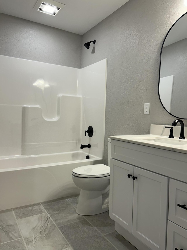 915 Colorado St, Jefferson City, MO 65109 - full bath featuring a textured wall, vanity, shower / washtub combination, and toilet