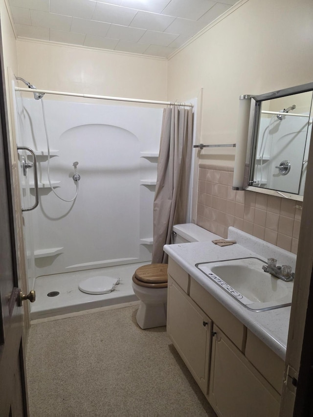 523 W Locust St, Paris, MO 65275 - full bath featuring a shower with curtain, vanity, ornamental molding, and tile walls