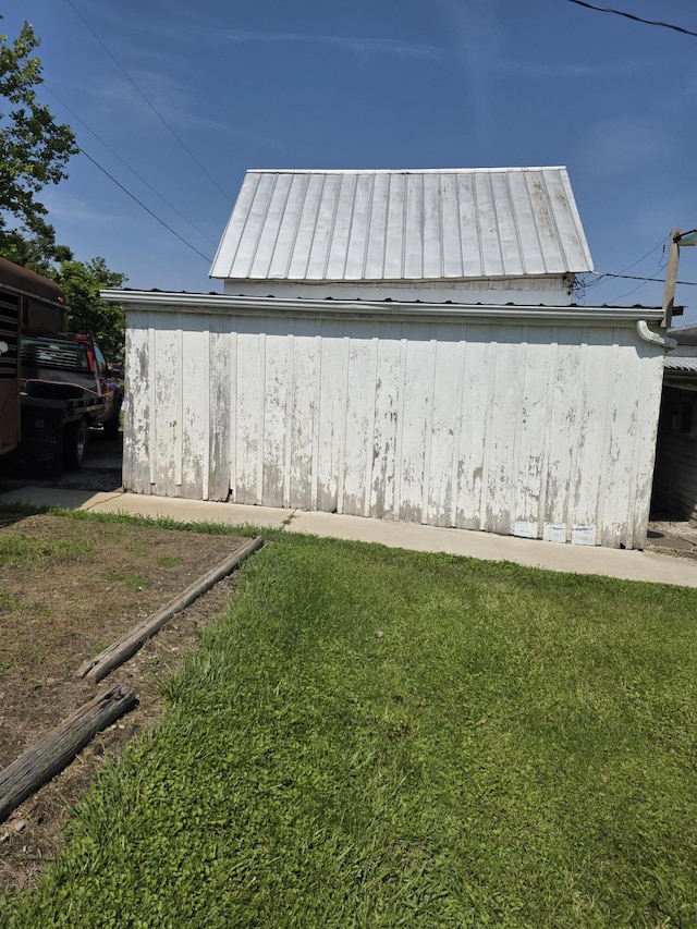 523 W Locust St, Paris, MO 65275 - view of green lawn