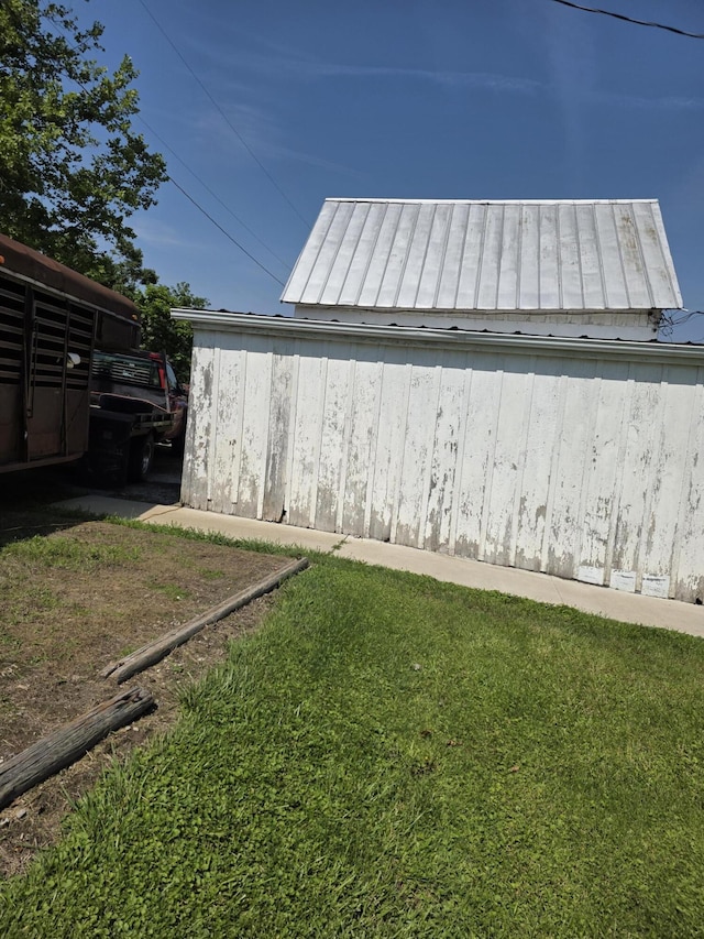 523 W Locust St, Paris, MO 65275 - view of grassy yard
