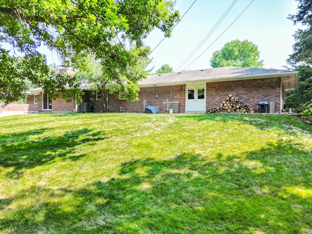 4705 Roemer Rd, Columbia, MO 65202 - back of property with a lawn and brick siding