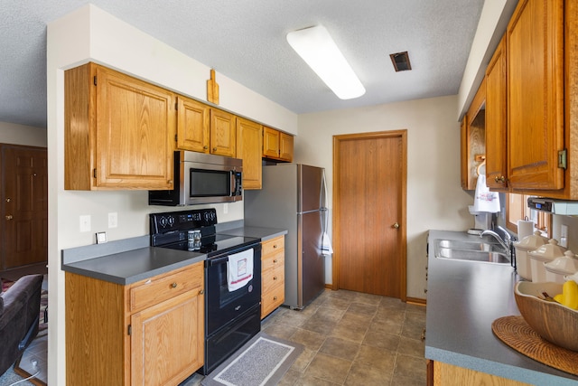 7275 N Route E, Columbia, MO 65202 - kitchen with stainless steel appliances, a textured ceiling, and dark countertops