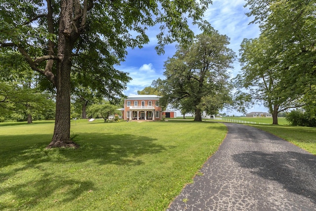 1001 Randolph St, Glasgow, MO 65254 - colonial inspired home featuring a front yard