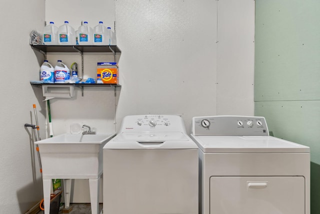28 Hamilton Way, Sunrise Beach, MO 65079 - laundry room with washer and clothes dryer