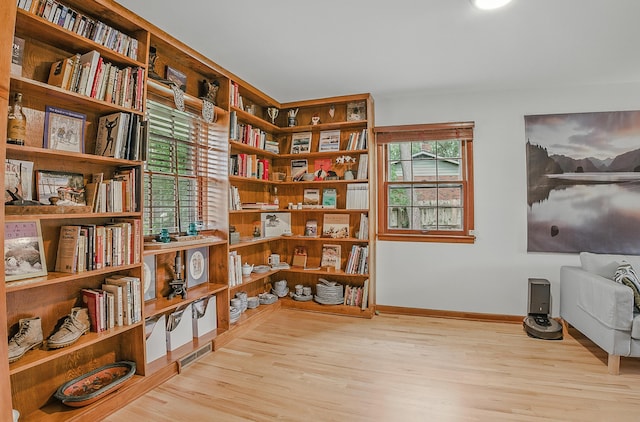 1000 Yale Dr, Columbia, MO 65203 - sitting room with wood finished floors and baseboards