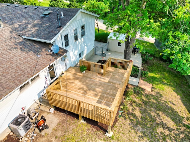 1000 Yale Dr, Columbia, MO 65203 - wooden terrace featuring an outbuilding