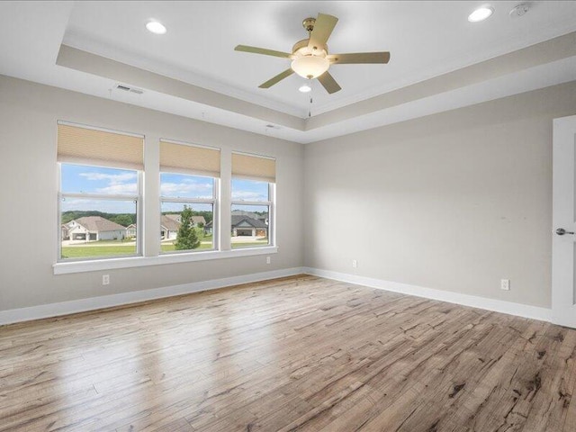 5204 Newbury Way, Columbia, MO 65203 - spare room with a raised ceiling, wood finished floors, a ceiling fan, recessed lighting, and a smoke detector