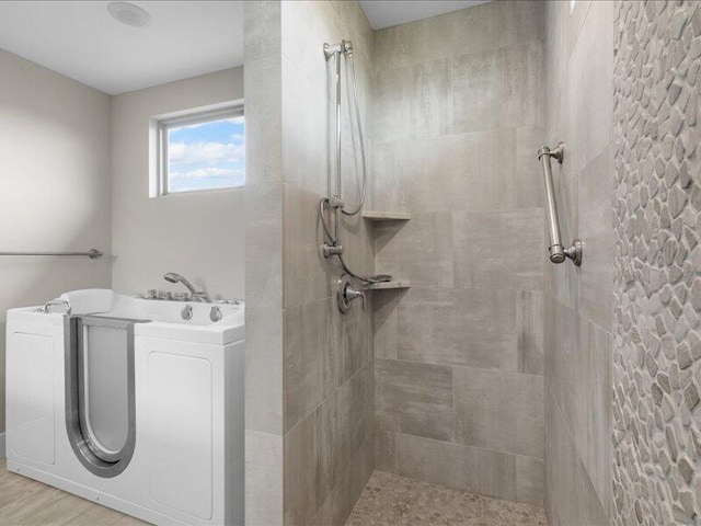5204 Newbury Way, Columbia, MO 65203 - full bath featuring washer / dryer, a tile shower, and a garden tub