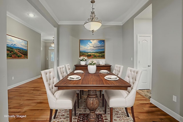 3904 Ivanhoe Blvd, Columbia, MO 65203 - dining space featuring wood finished floors, crown molding, and recessed lighting