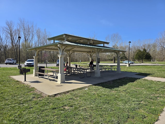 3109 Appalachian Dr, Columbia, MO 65203 - surrounding community with a gazebo and a lawn