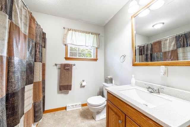 6002 E Molly Ln, Columbia, MO 65202 - full bath featuring vanity, a textured ceiling, and a shower with shower curtain