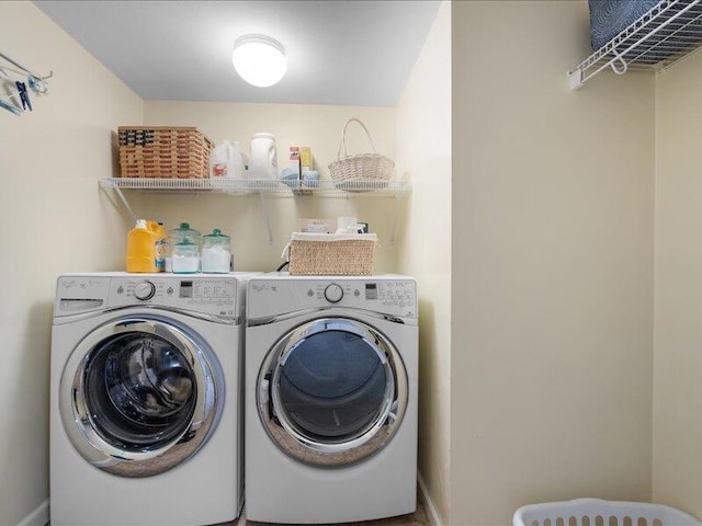 205 Johnson Ct, Ashland, MO 65010 - laundry area with washing machine and clothes dryer