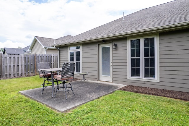 3509 Tuscany, Columbia, MO 65202 - view of yard featuring a patio area