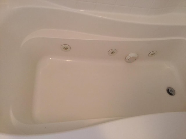 201 Port Way, Columbia, MO 65201 - bathroom view of a jetted tub