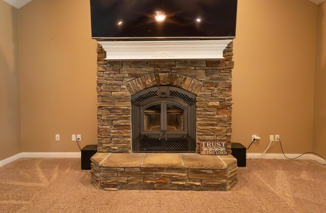 315 W Proctor St, Sturgeon, MO 65284 - detailed view of carpet flooring and baseboards