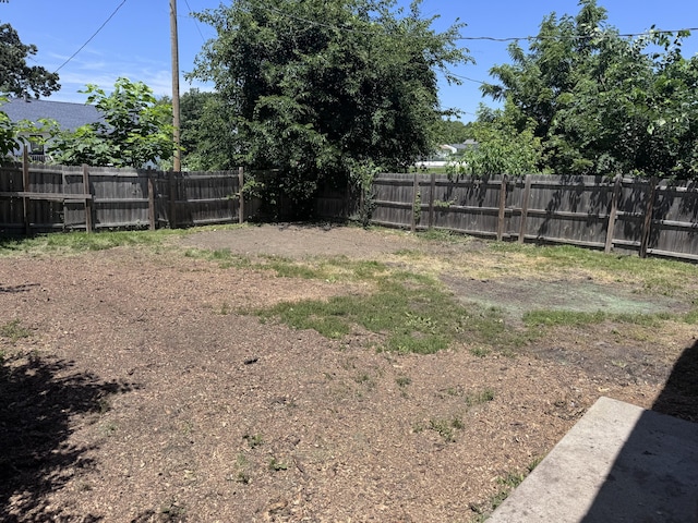 809 S 4th St, Moberly, MO 65259 - view of fenced backyard