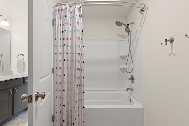 2821 Clopton Ct, Columbia, MO 65203 - full bath with shower / tub combo with curtain and vanity